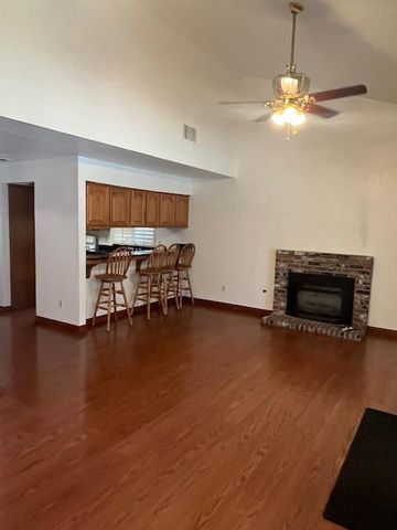 2208 S Garden Avenue, Fresno, CA 93725