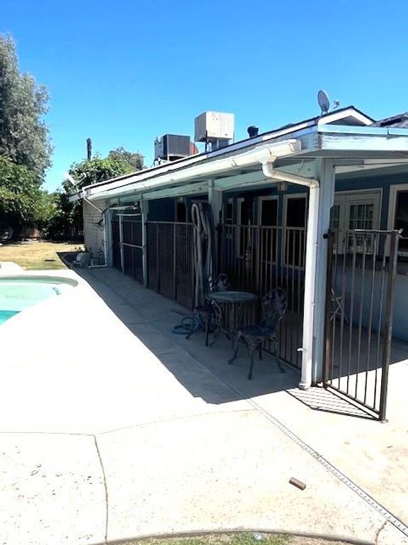 Image 24 of property listing at 2208 S Garden Avenue, Fresno, CA 93725