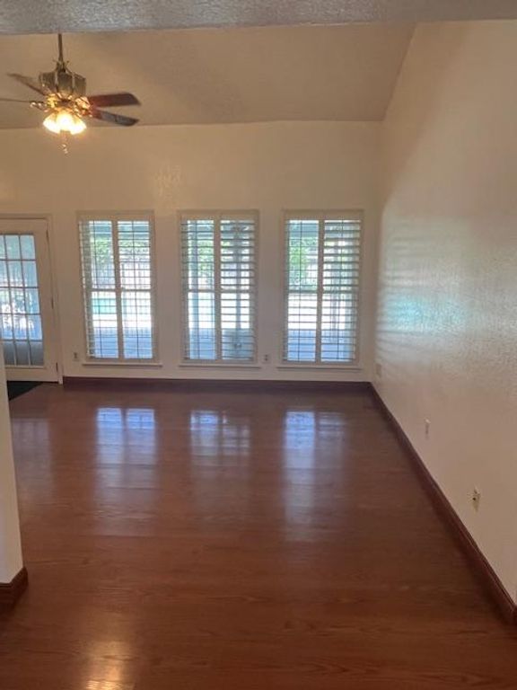Image 4 of property listing at 2208 S Garden Avenue, Fresno, CA 93725