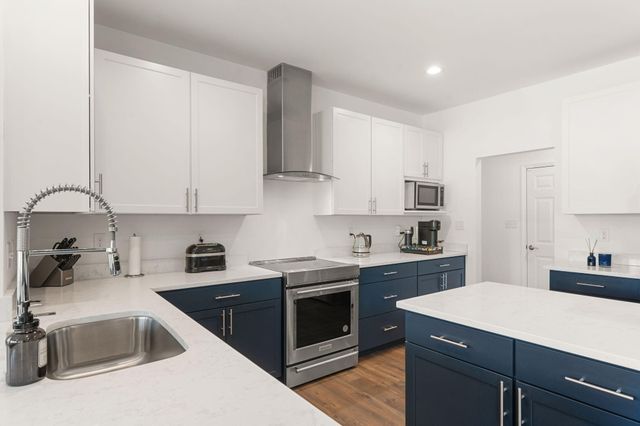 65 N Larwick Circle, Valparaiso, IN 46385