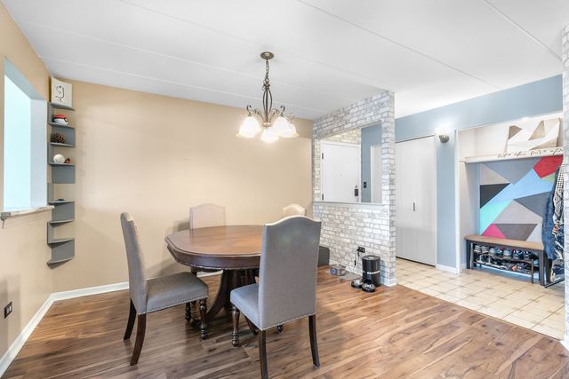 11045 S Theresa Circle 2B, Palos Hills, IL 60465