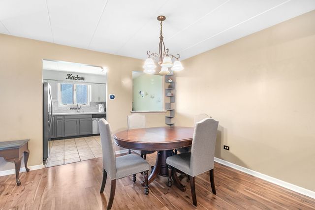 11045 S Theresa Circle 2B, Palos Hills, IL 60465