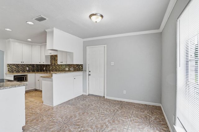 3513 E Bayou Drive, La Porte, TX 77571