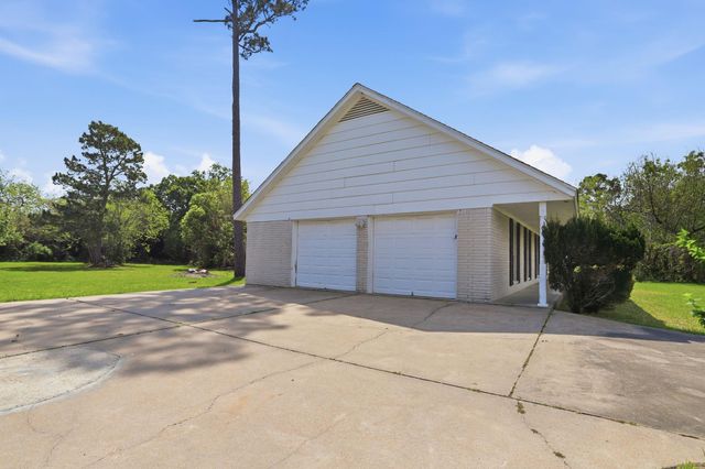 3513 E Bayou Drive, La Porte, TX 77571