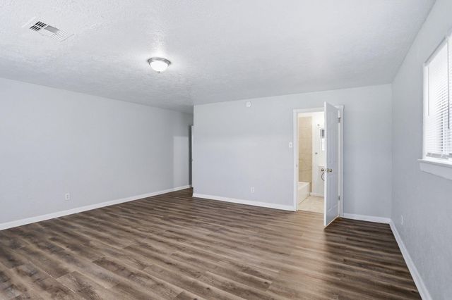 3513 E Bayou Drive, La Porte, TX 77571