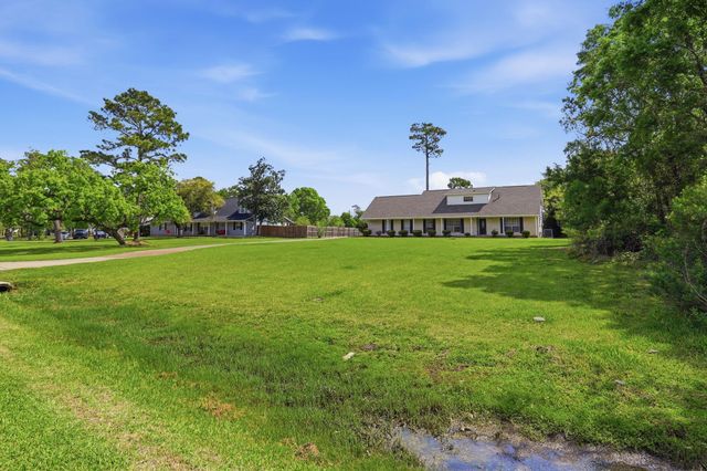 3513 E Bayou Drive, La Porte, TX 77571