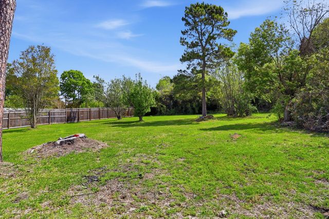 3513 E Bayou Drive, La Porte, TX 77571