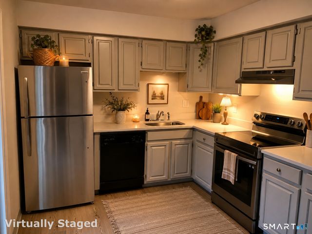 56 Founders Village 56, Clinton, CT 06413