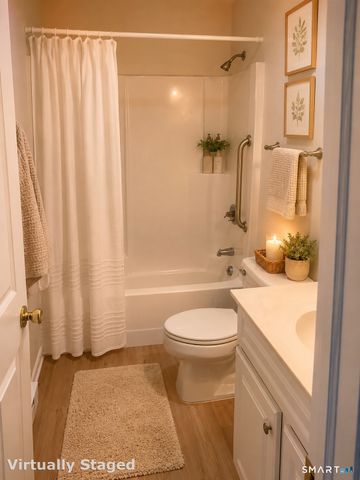 56 Founders Village 56, Clinton, CT 06413