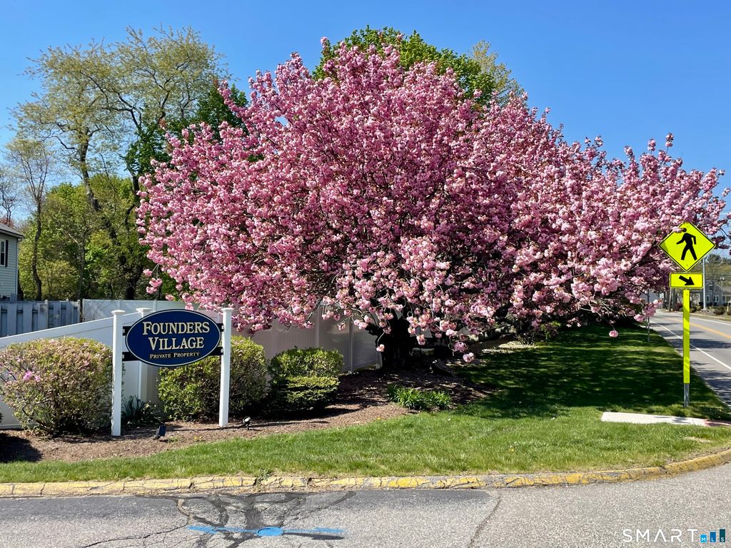 56 Founders Village 56, Clinton, CT 06413