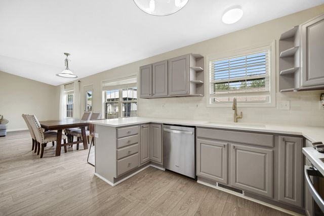 566 Fox Burrow Court, Valparaiso, IN 46385