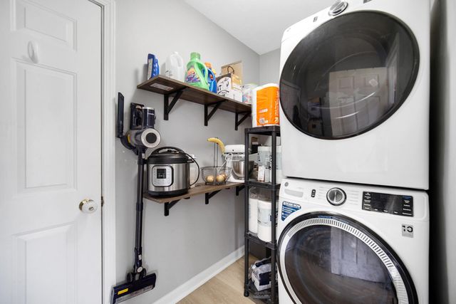 566 Fox Burrow Court, Valparaiso, IN 46385