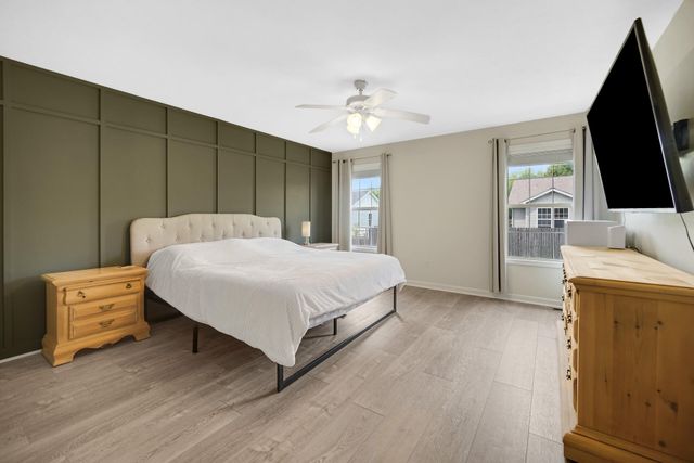 566 Fox Burrow Court, Valparaiso, IN 46385