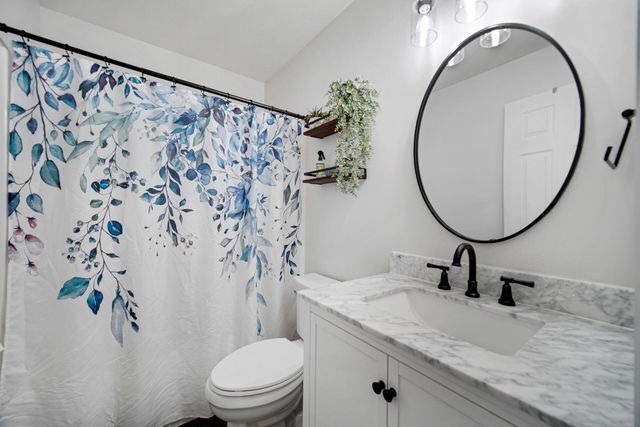 566 Fox Burrow Court, Valparaiso, IN 46385