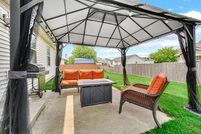 566 Fox Burrow Court, Valparaiso, IN 46385