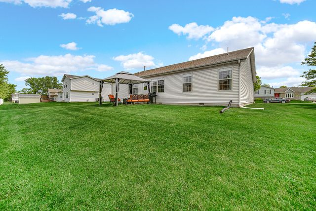 566 Fox Burrow Court, Valparaiso, IN 46385