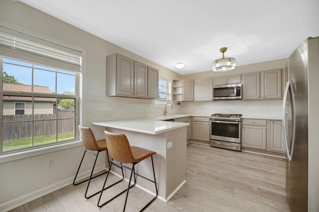 566 Fox Burrow Court, Valparaiso, IN 46385