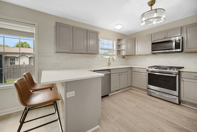 566 Fox Burrow Court, Valparaiso, IN 46385