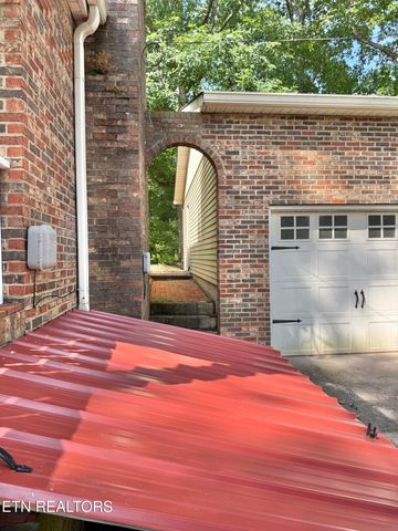 8903 Pickens Gap Rd, Knoxville, TN 37920