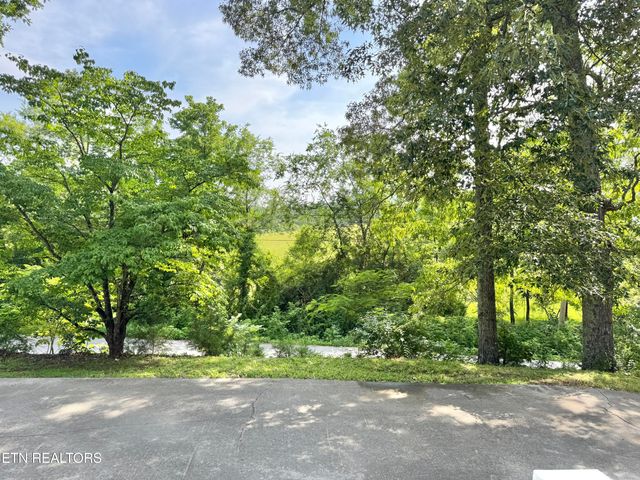 8903 Pickens Gap Rd, Knoxville, TN 37920
