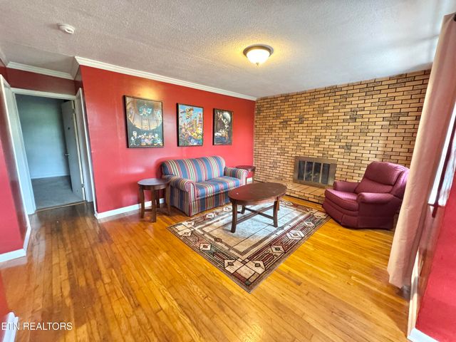 8903 Pickens Gap Rd, Knoxville, TN 37920
