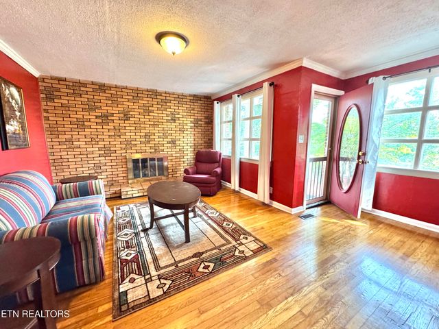 8903 Pickens Gap Rd, Knoxville, TN 37920