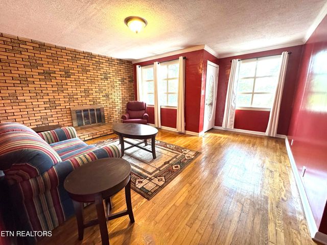 8903 Pickens Gap Rd, Knoxville, TN 37920