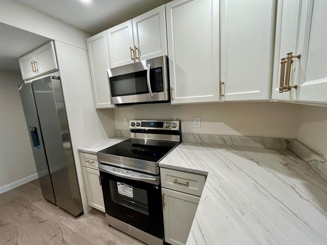 311 E Ocean Avenue 205, Lantana, FL 33462