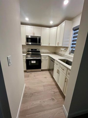 311 E Ocean Avenue 205, Lantana, FL 33462