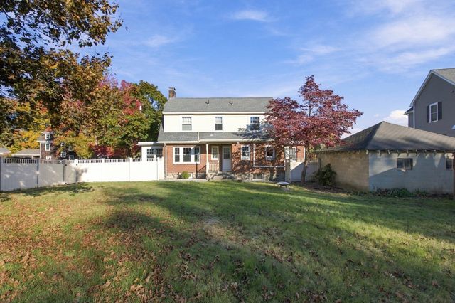 61 Gould Street, Wakefield, MA 01880