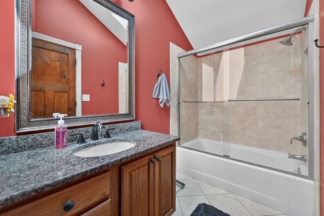 7707 N VALLEY HILL Road, Woodstock, IL 60098