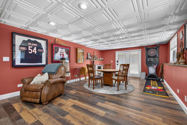 7707 N VALLEY HILL Road, Woodstock, IL 60098
