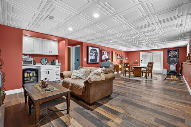 7707 N VALLEY HILL Road, Woodstock, IL 60098