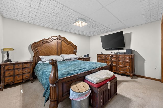 7707 N VALLEY HILL Road, Woodstock, IL 60098