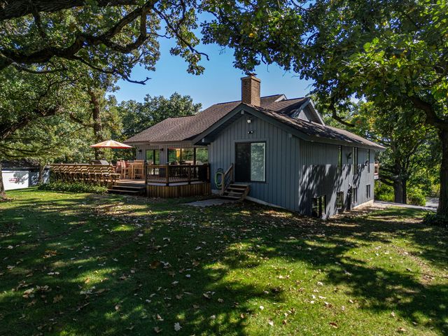 7707 N VALLEY HILL Road, Woodstock, IL 60098