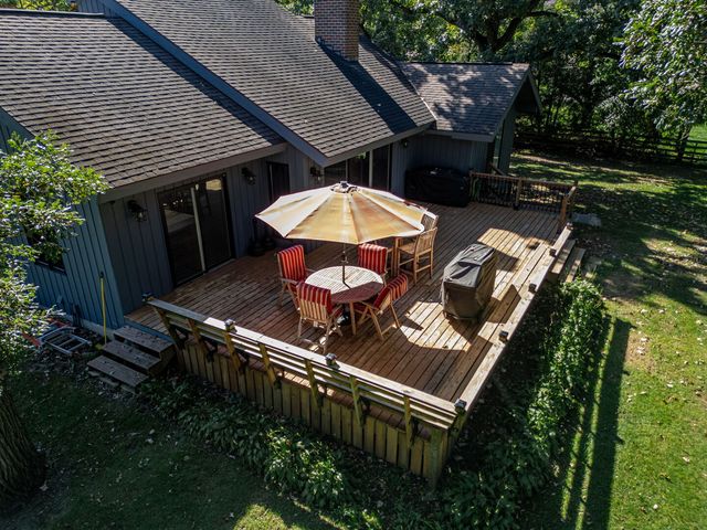 7707 N VALLEY HILL Road, Woodstock, IL 60098