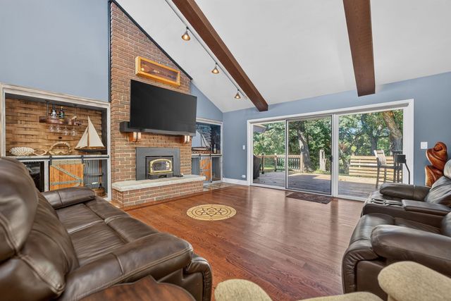 7707 N VALLEY HILL Road, Woodstock, IL 60098