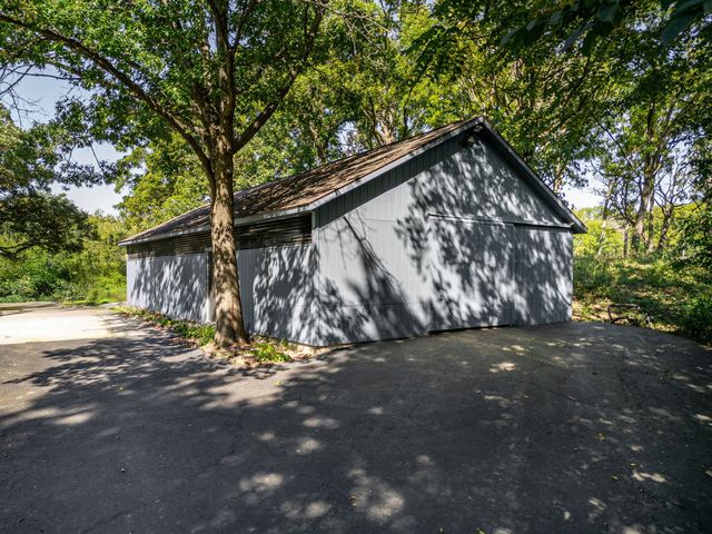 7707 N VALLEY HILL Road, Woodstock, IL 60098