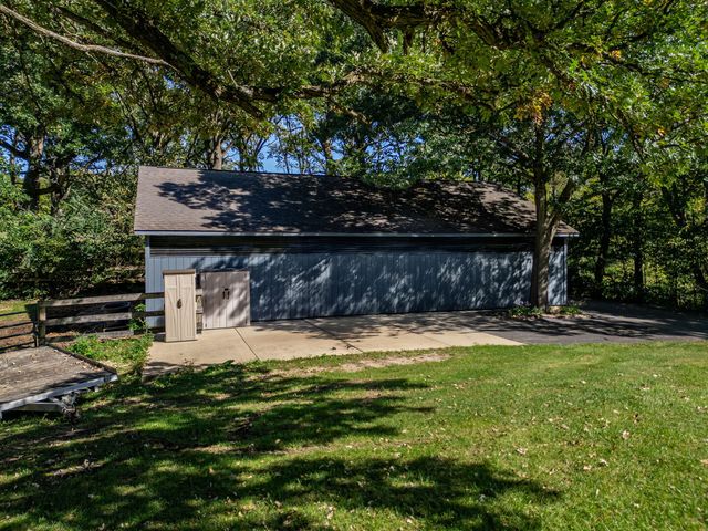7707 N VALLEY HILL Road, Woodstock, IL 60098