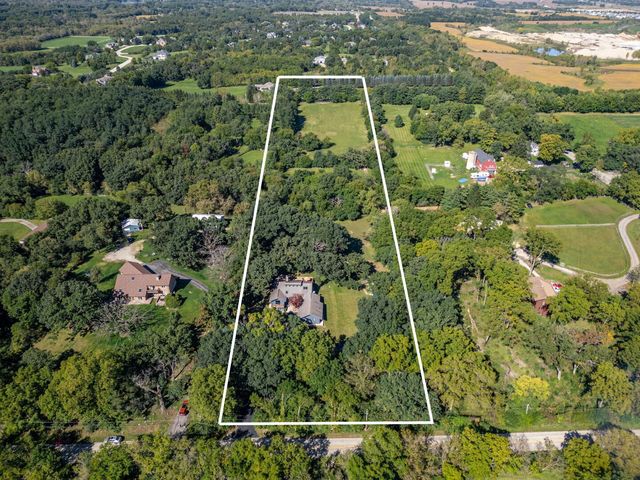 7707 N VALLEY HILL Road, Woodstock, IL 60098