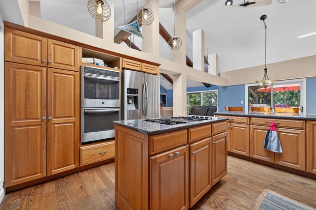 7707 N VALLEY HILL Road, Woodstock, IL 60098