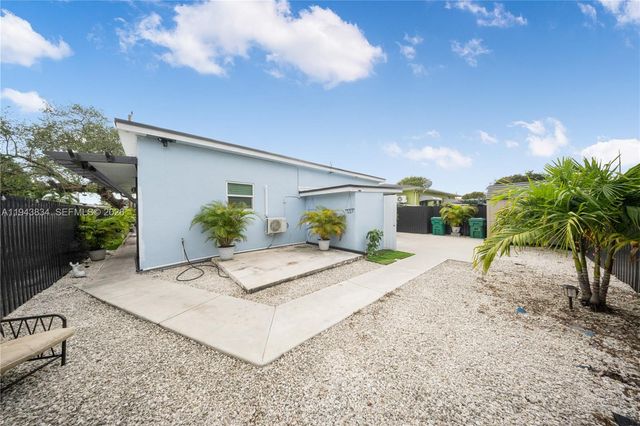 3041 NW 51st St, Miami, FL 33142