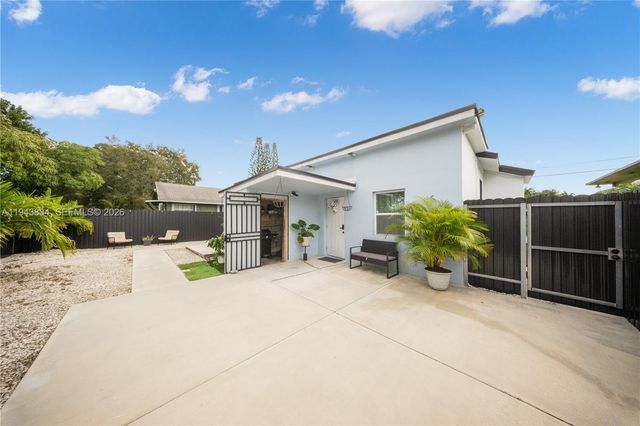 3041 NW 51st St, Miami, FL 33142