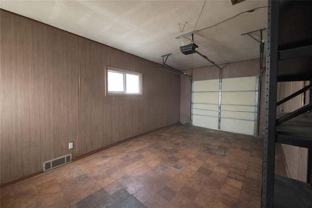 3620 S Dodgion Avenue, Independence, MO 64055