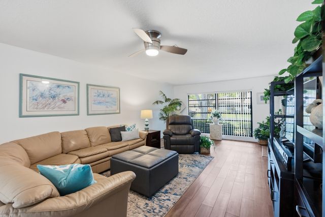 10325 Equestrian Drive B, Boynton Beach, FL 33436