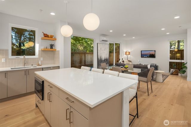 10174 NE 113th Place, Kirkland, WA 98033