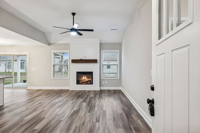 216 Fieldstone Ln, Springfield, TN 37172