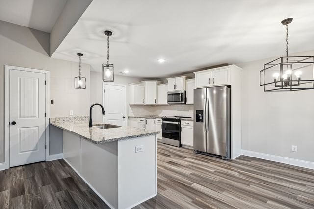 216 Fieldstone Ln, Springfield, TN 37172