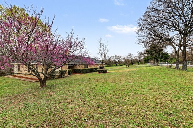 611 Shawnee Road, Waxahachie, TX 75165