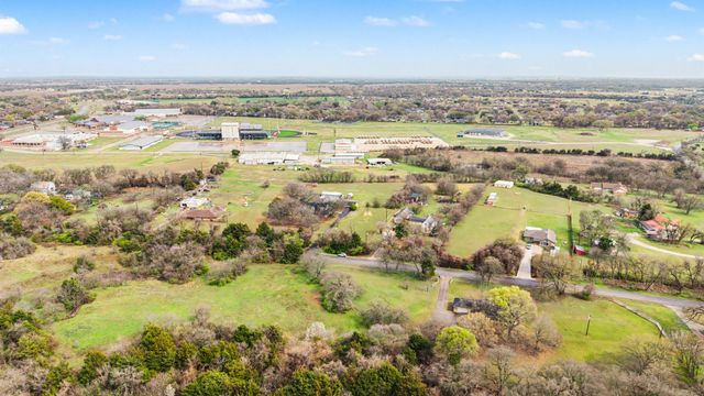 611 Shawnee Road, Waxahachie, TX 75165